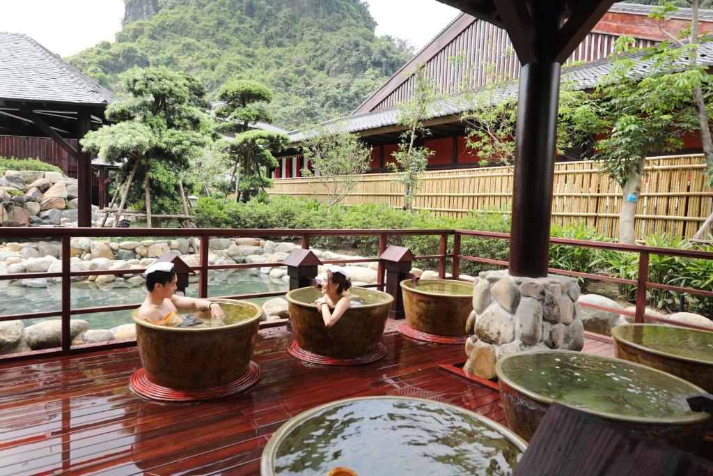 Tắm khoáng Onsen tại Yoko Onsen Quang Hanh, Quảng Ninh